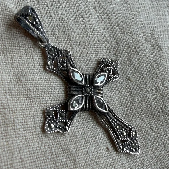 ⚜️Intricate ⚜️ Vintage Sterling Silver Ornate Cross Pendant Marked 925 - Picture 10 of 12